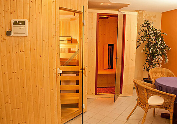 Blick in den Wellnessbereich mit Sauna der Pension Truya-Hof in Fiss
