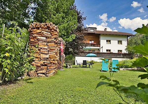 pension-waldrast-garten-sommer24-c-anna-ladstaette