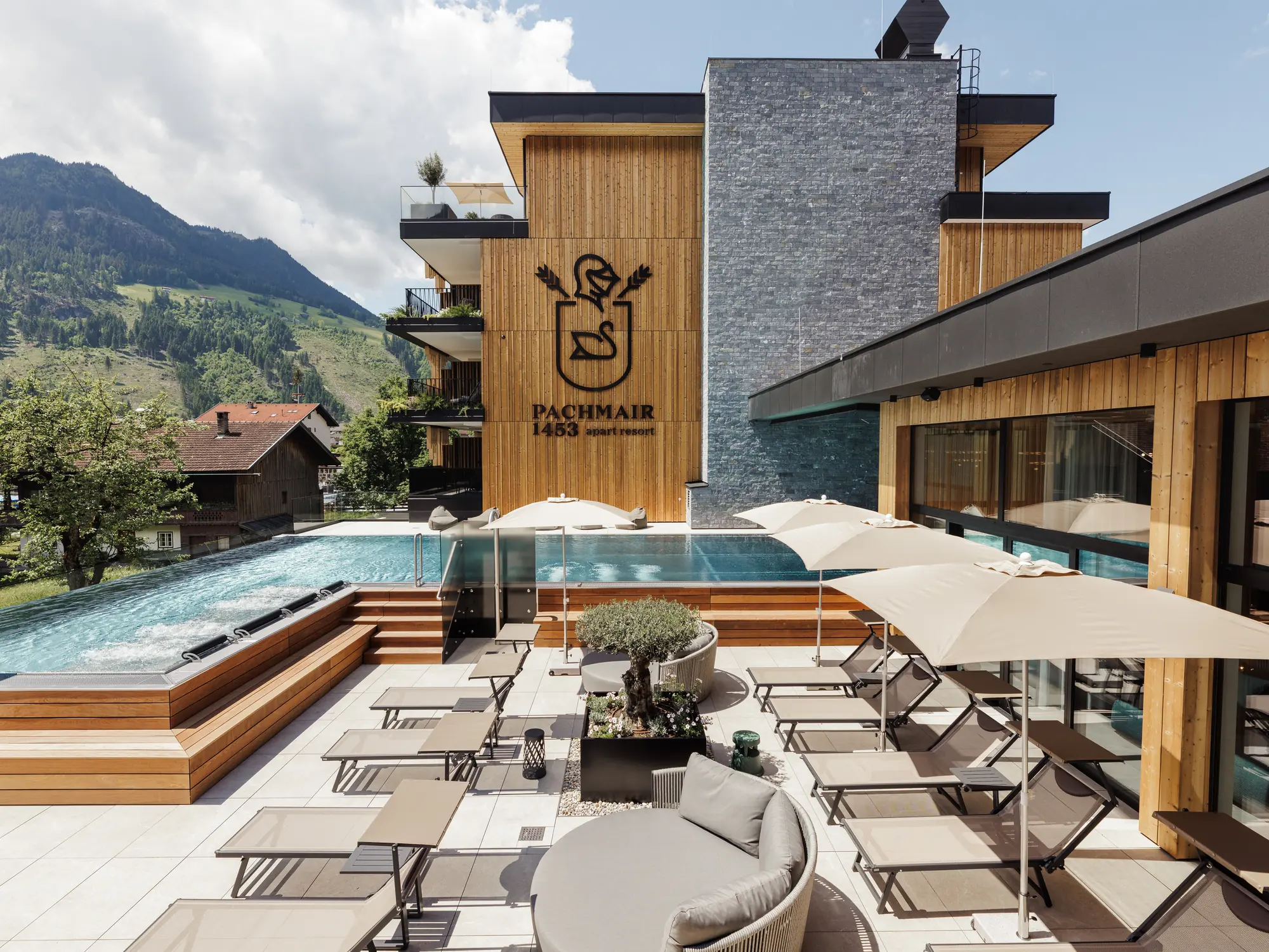 pachmair-1453-pool-mit-sonnenterrasse-2jpg.jpg