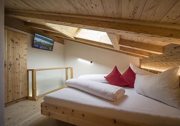 romantisches Zirbenholz Apartment mit Dachfenster