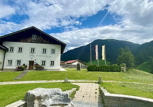 Priestereck & Nikolaus Bergsuite