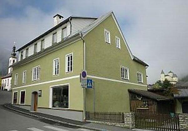 Vorderansicht mit Burg Mauterndorf