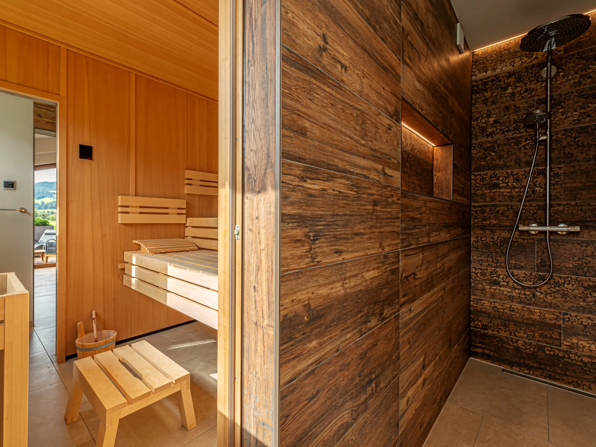  Privat-Sauna mit Dusche im Chalet