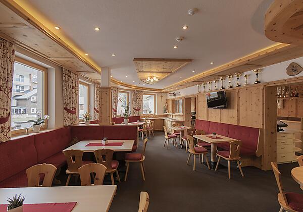 Berghotel-Rasis-Galtuer-Ischgl-Speisesaal