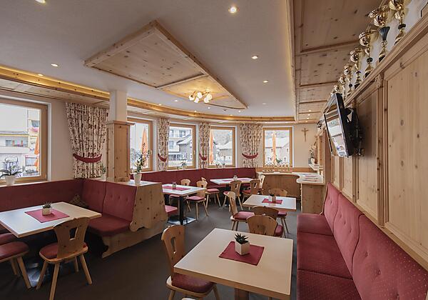 Berghotel-Rasis-Galtuer-Ischgl-Speisesaal2