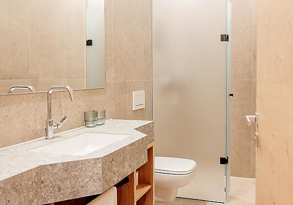 Badezimmer mit Dusche