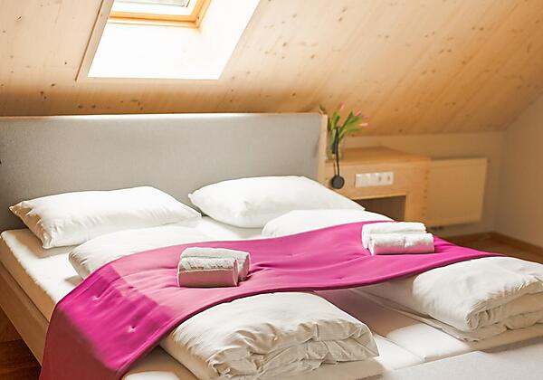 Zimmer mit Dachfenster