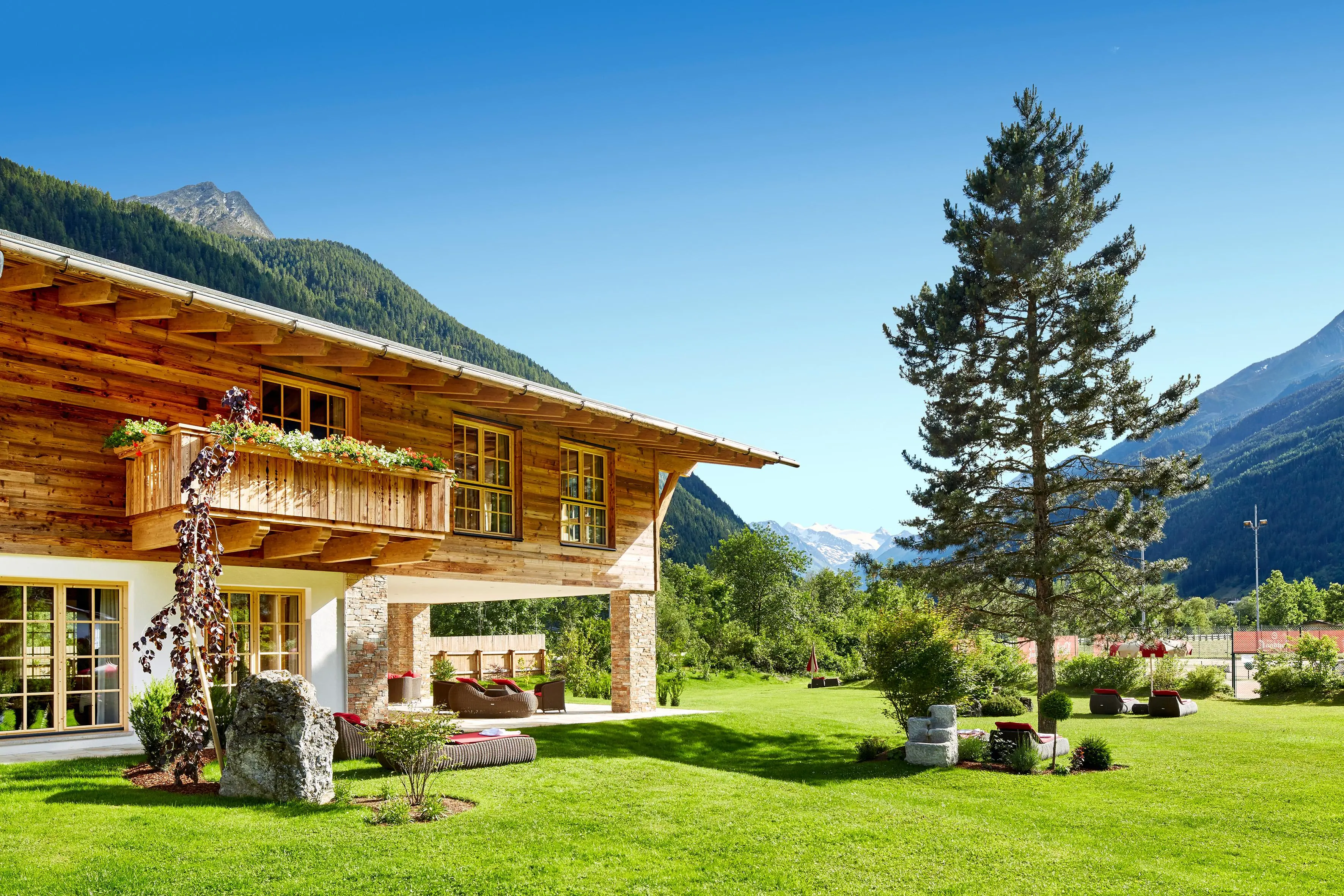 Aussenaufnahme SPA-CHALET Sommer