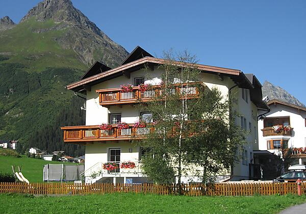 Apart Renate im  Sommer