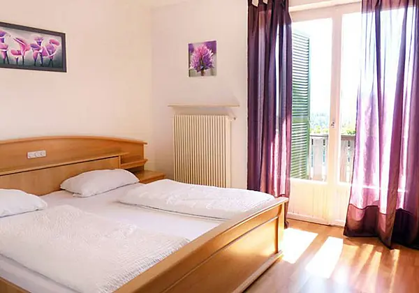 Das Schlafzimmer von der Ferienwohnung 'Flieder' in der Residence Liesy