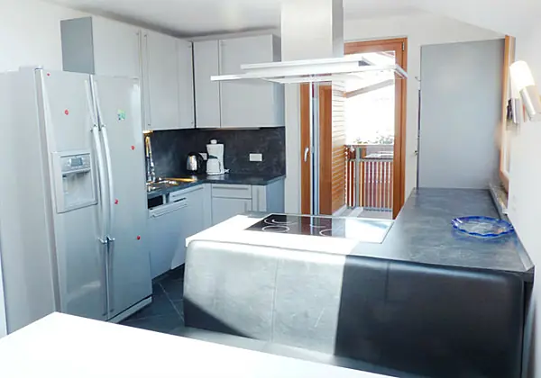 Die Küche mit Essecke von der Ferienwohnung 'Suite' in der Residence Liesy