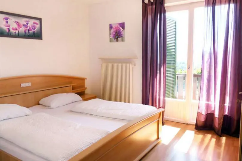 Das Schlafzimmer von der Ferienwohnung 'Flieder' in der Residence Liesy