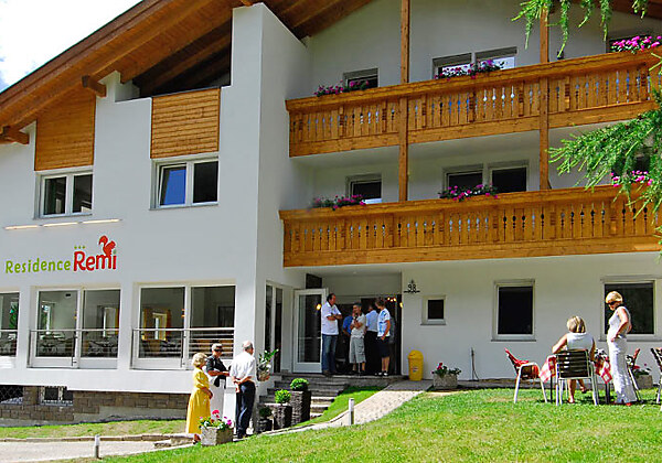 Blick auf die Residence Resi in Schnalstal im Sommer