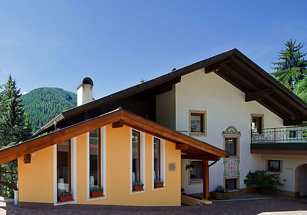 Blick auf die Residence Ulrike in Welschnofen im Sommer