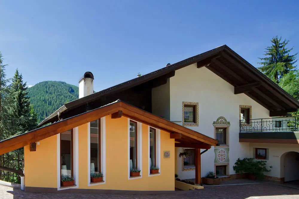 Blick auf die Residence Ulrike in Welschnofen im Sommer