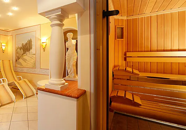 Der Saunabereich mit finnischer Sauna und Dampfbad in der Residence Ulrike in Welschnofen
