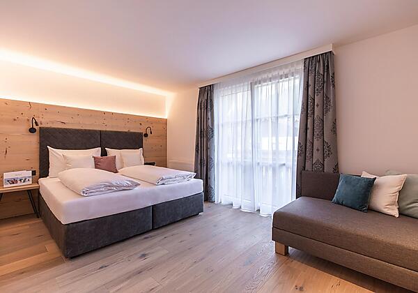 Classic Medium - Emmy