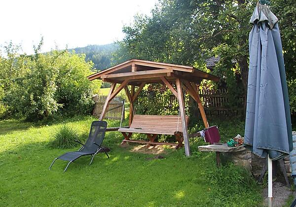 Bauernhof mit Hofeinfahrt beim Restgut