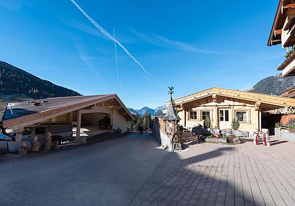 Zirbenchalet_ Rosenhof _Parkplatz_Alpbach