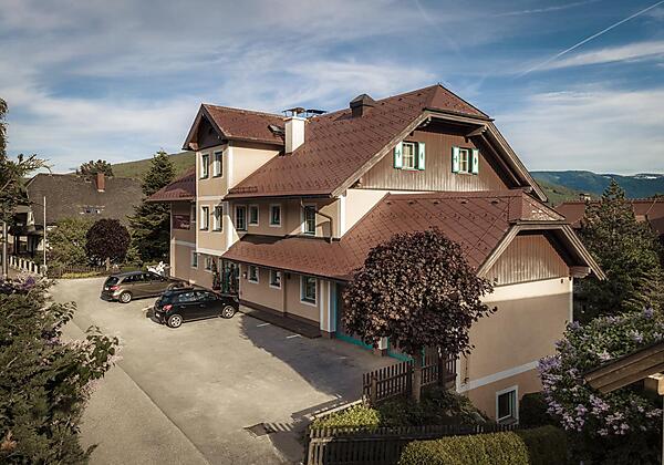 20210615_LuefteneggerAppartmenthausAussen_Drohne_0