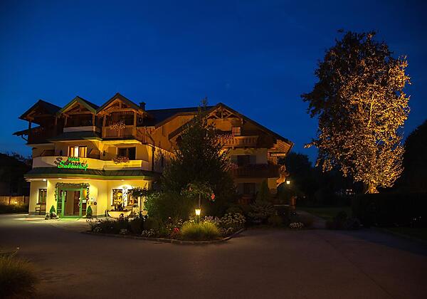 hotel-sallerhof-night