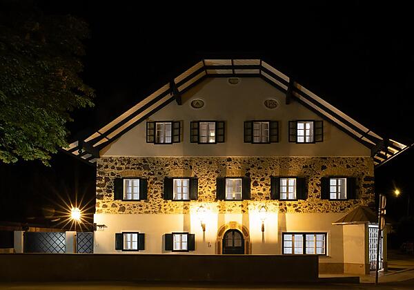 Sauerweingut bei Nacht