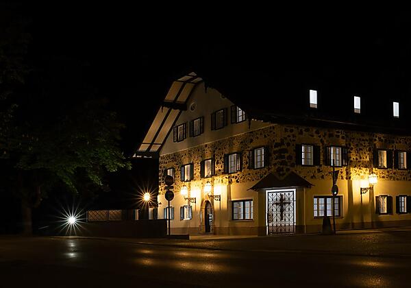 Sauerweingut bei Nacht
