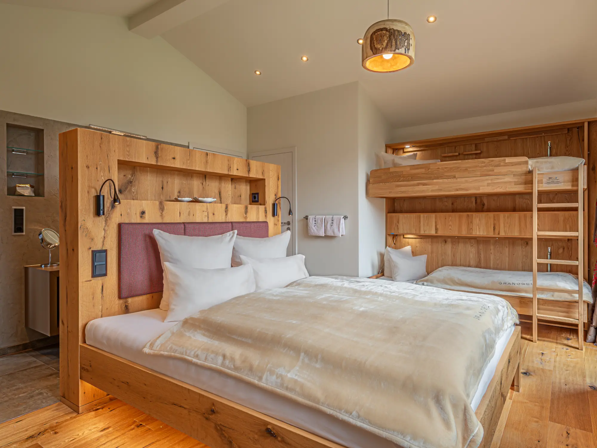Schlafzimmer mit Etagenbetten