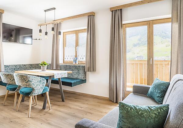 20230505_SchloeglgutInnen_001-HDR_klein