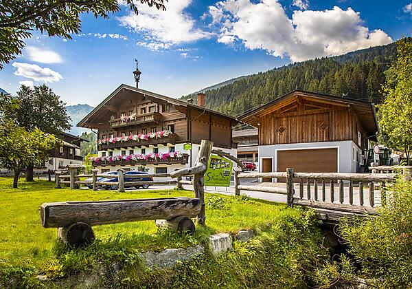 Bio-Bauernhof-Gastein-Schweizerhof- Aussenansicht