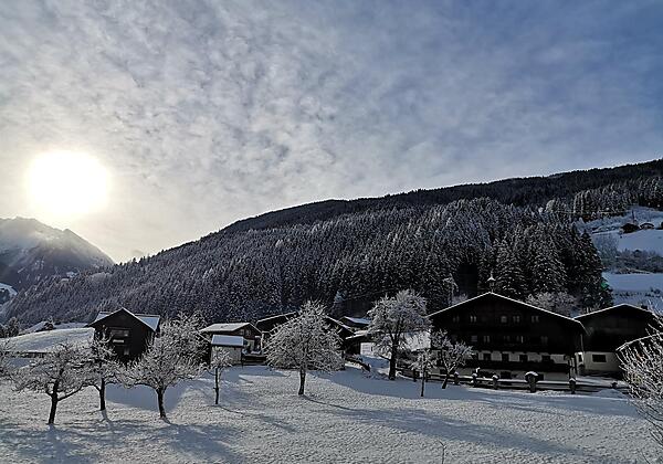 Bio-Bauernhof-Schweizerhof-Haus-Winter