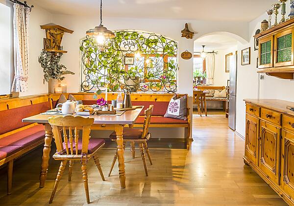 Bauernhof-Schweizerhof-Frühstücksraum-Stube