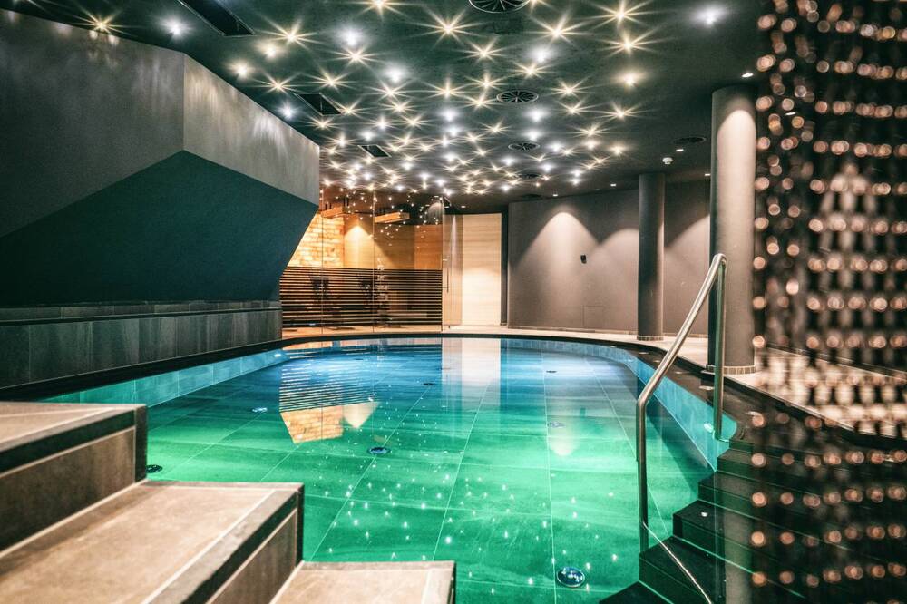 Schwimmbad im Warther Hof