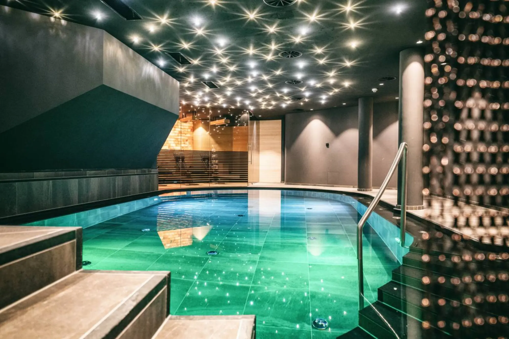 Schwimmbad im Warther Hof