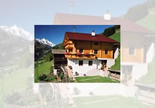 Seppenbauerhof im Angesicht des Großglockner