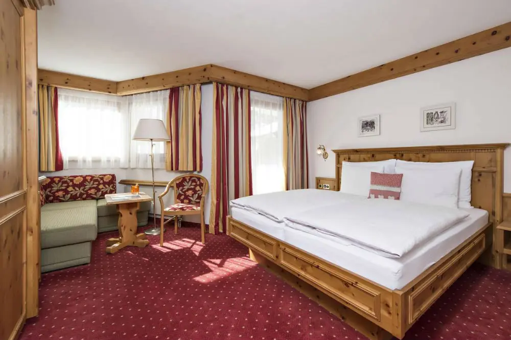 Ein Doppelzimmer Stammerspitze im Wellnesshotel Silvretta in Samnaun Dorf