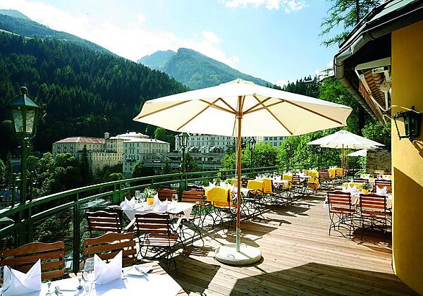 Villa Solitude - Terrasse - über dem Wasserfall