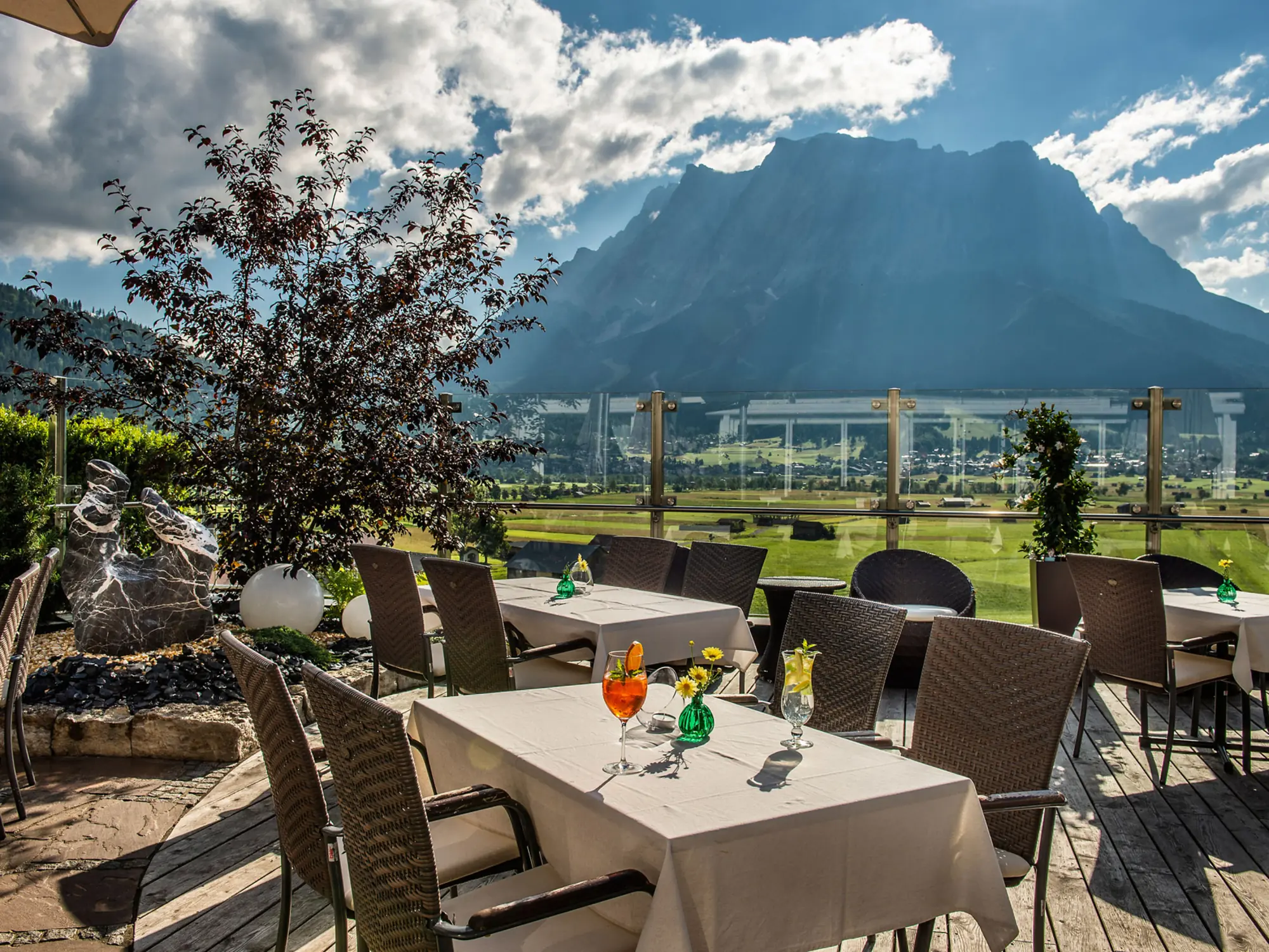 Sonnenterrasse mit Zugspitzblick