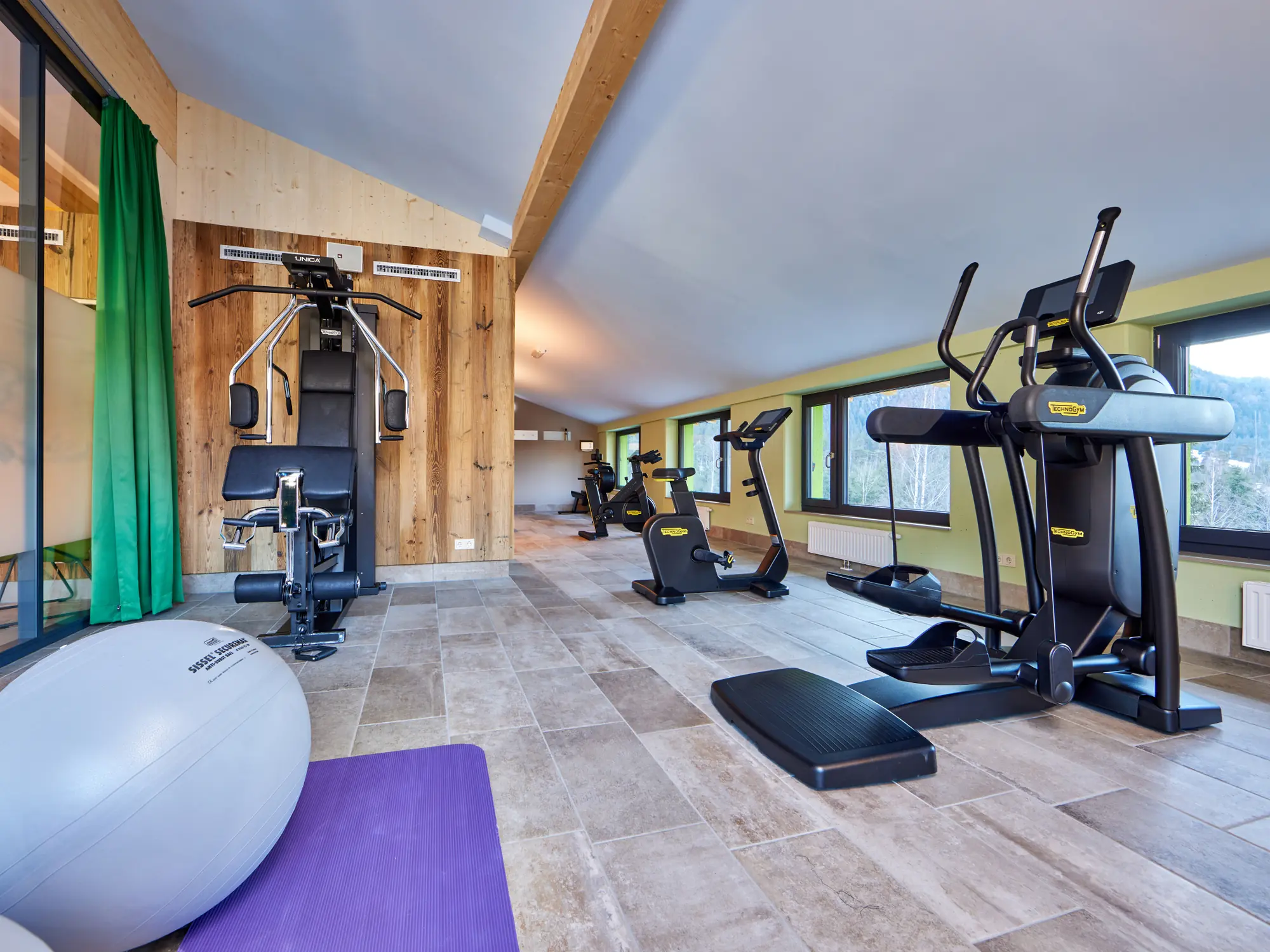 Sport Spa mit Fitness Geräten