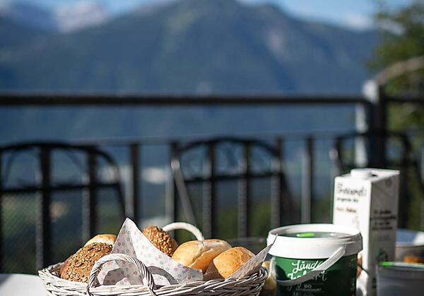 Frühstück auf Terrasse