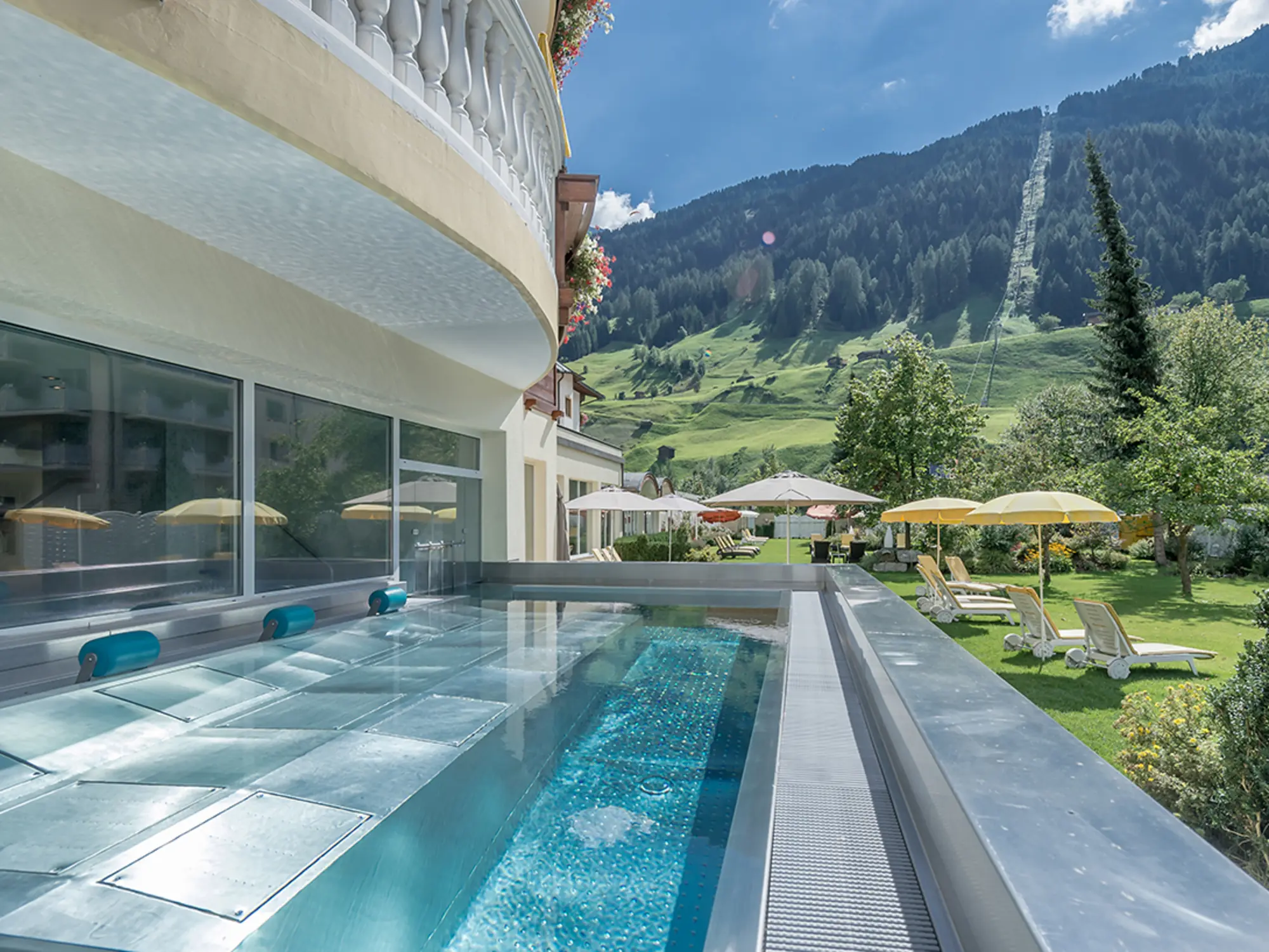 Sporthotel Neustift Außenansicht Whirlpool