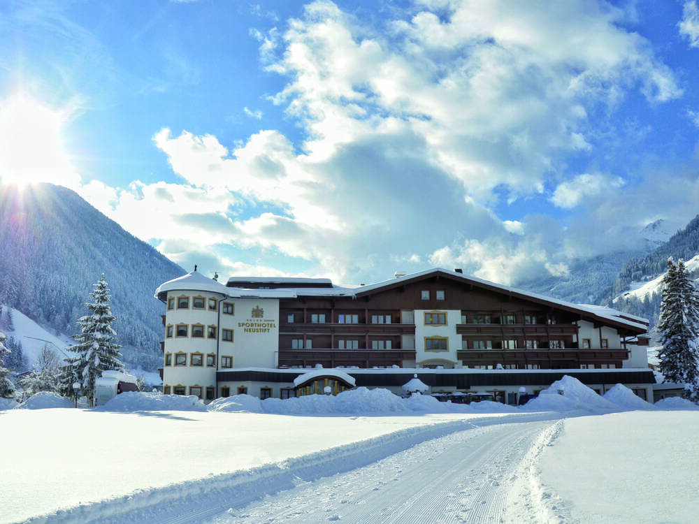 Sporthotel Neustift Außenansicht Winter