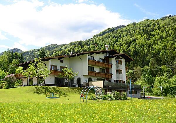 Ferienwohnungen-Hechl-Staffnerhof-im-Winter