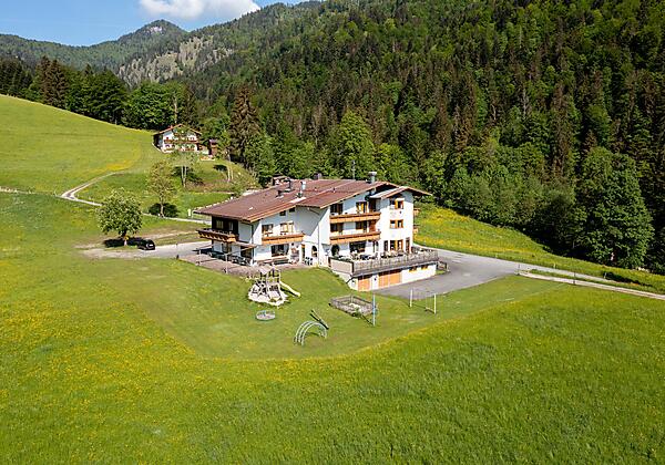 Ferienwohnungen-Hechl-Staffnerhof-Sommer
