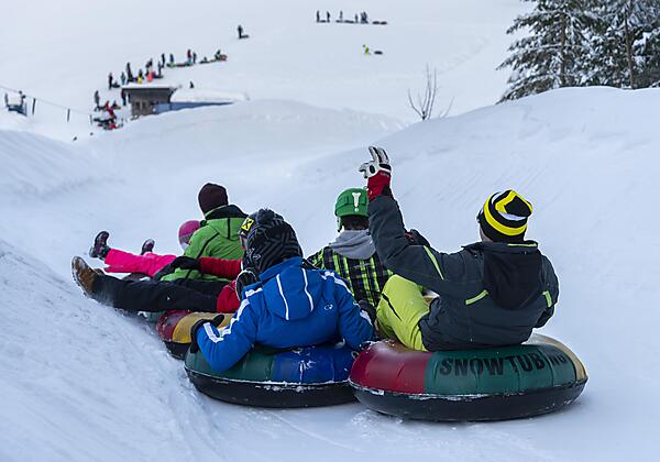 Snowtubing-und-Reifenrutschen-bei-Staffnerhof