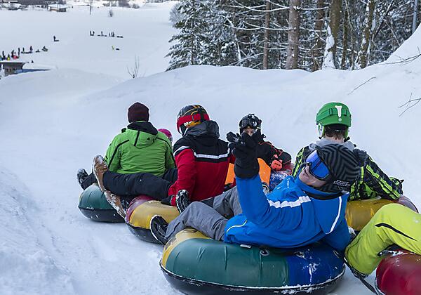 Reifenrutschen-bei-Staffnerhof-Ferienwohnungen