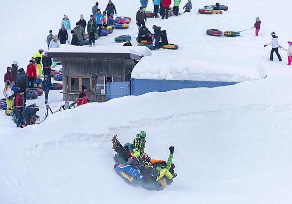 Staffnerhof-Reifenrutschen-und-Snowtubing