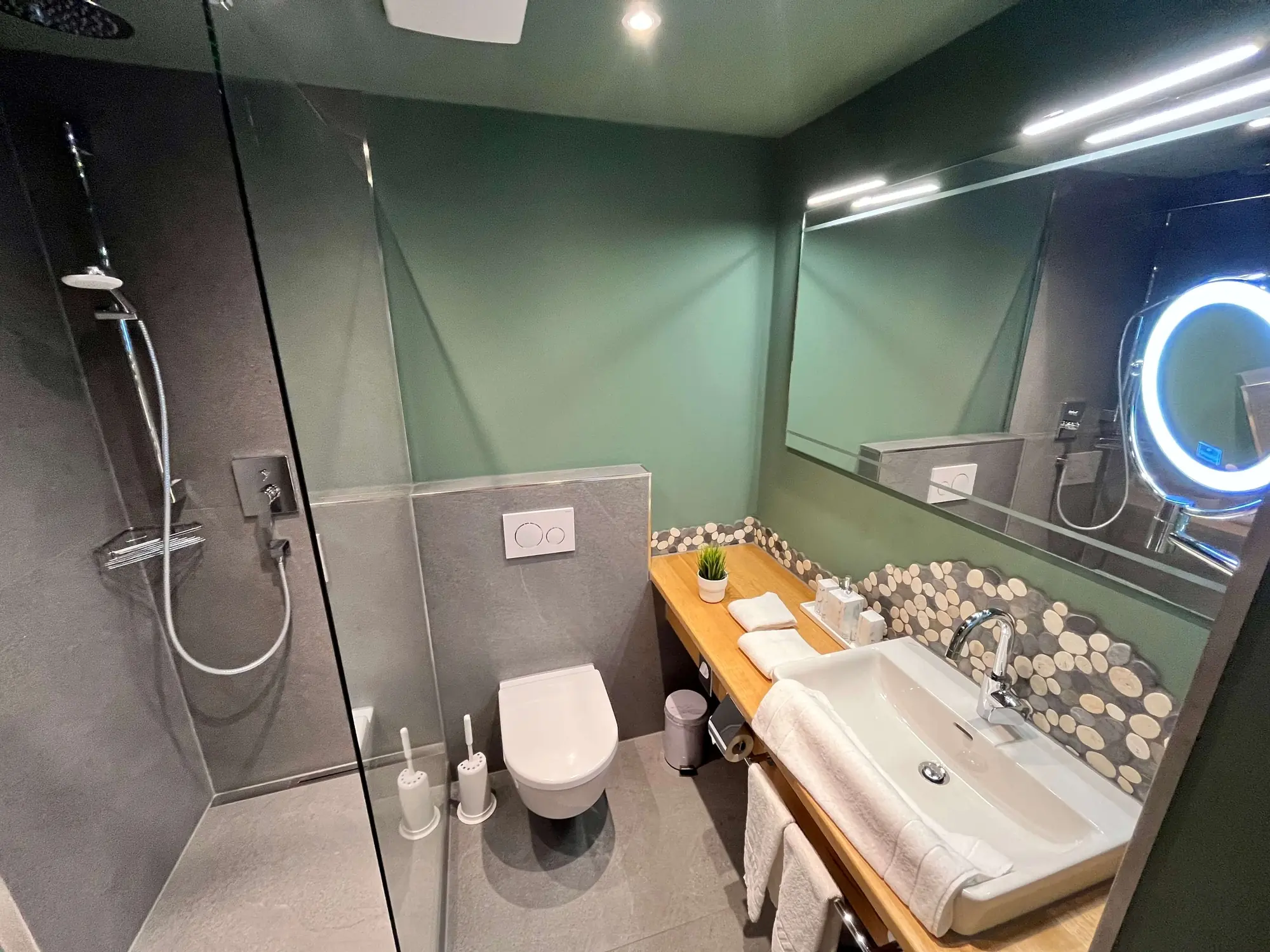 Standard Doppelzimmer Badansicht