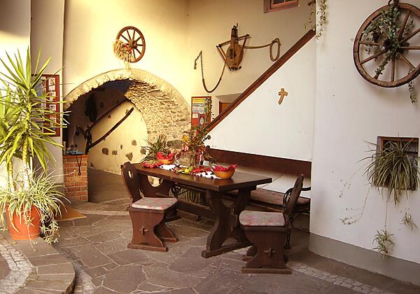 Innenhof des alten Anwesens