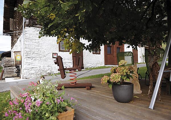 Terrasse unter der Hoflinde